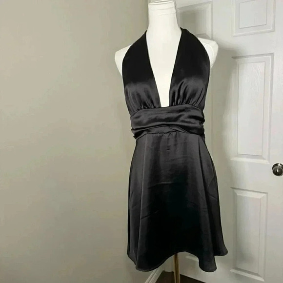 NWT GARAGE Holly Satin Plunge Marilyn Monroe Halter Dress M - Picture 3 of 7